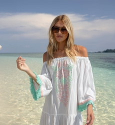 Vestido Corto Azra: blanco - pechera bordada - hombros descubiertos - 100% Modal - flecos de algodón - Miss June Paris - 2