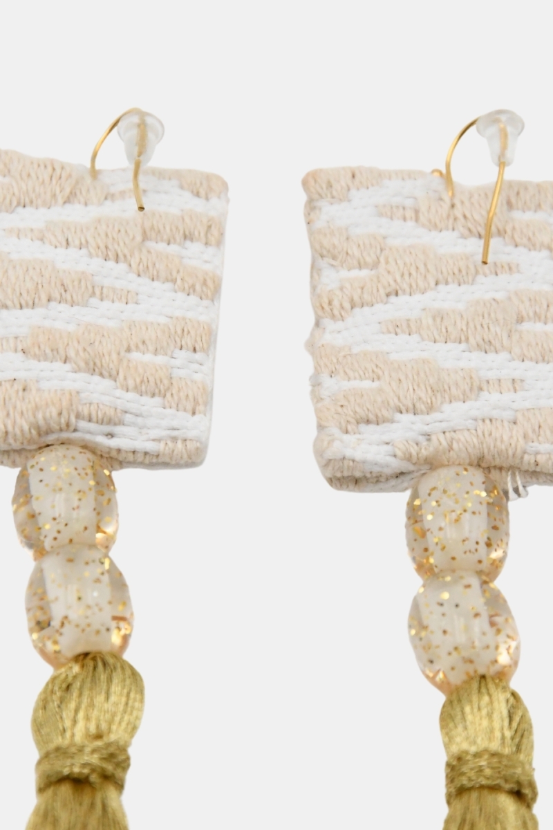 Pendientes colgantes Rococo – blanco/dorado – bohemio chic refinado – Miss June Paris – 4