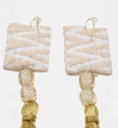 Rococo Drop Earrings – white/gold – refined boho chic – Miss June Paris – 4