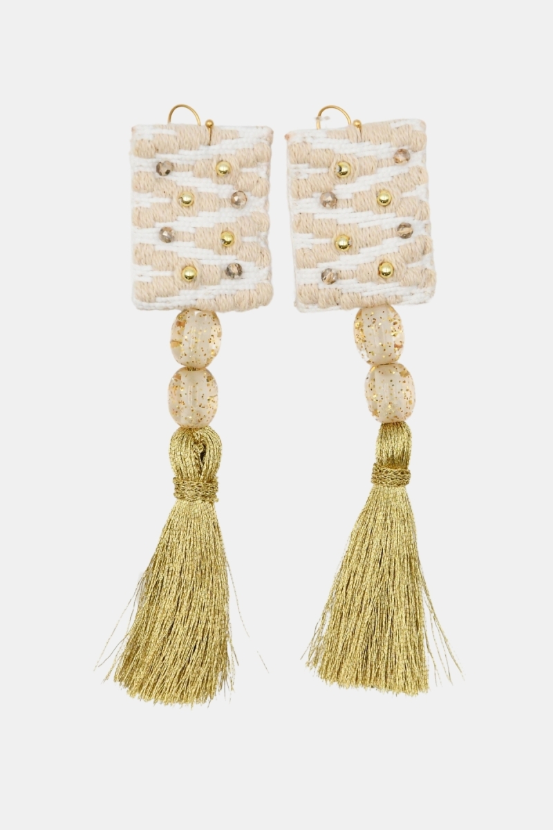 Pendientes colgantes Rococo – blanco/dorado – bohemio chic refinado – Miss June Paris – 3