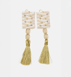 Brincos pendentes Rococo – branco/dourado – boho chic refinado – Miss June Paris – 3