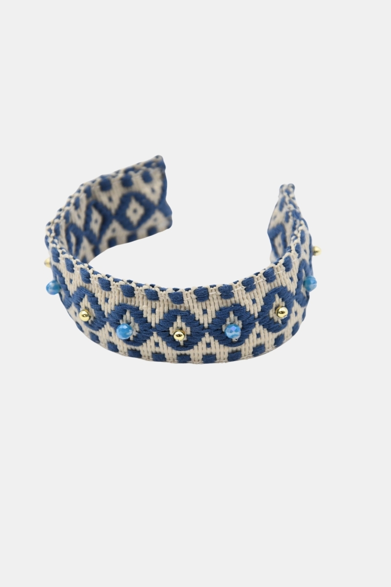 Pulseira tipo algema Riviera – Branco/Azul – Padrões geométricos – Contas douradas – Miss June Paris – 3