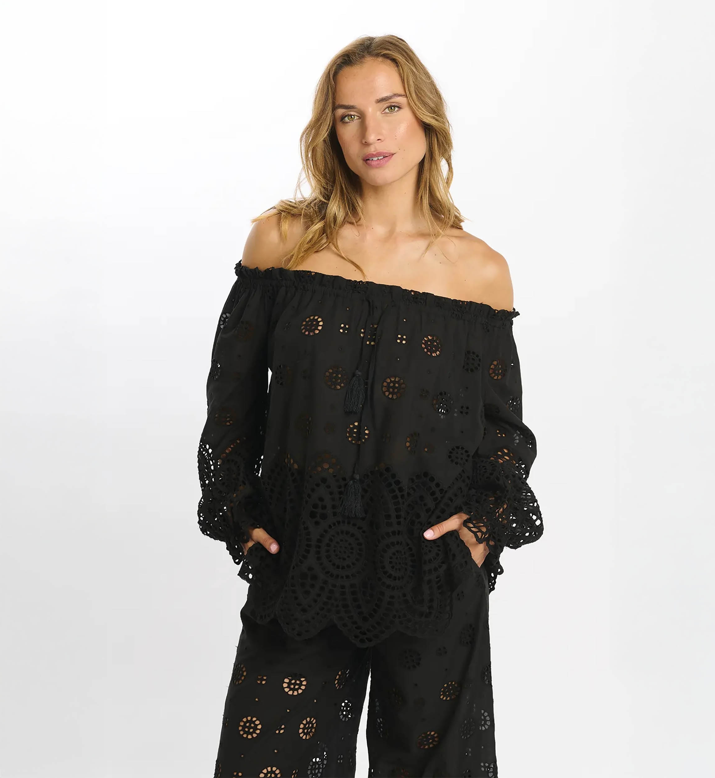 Top Opaline Off-shoulder Long Sleeved, 100% cotton with laces embroidery - Miss June Paris - 7