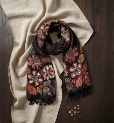 Miss June Paris — Cachecol Lucie