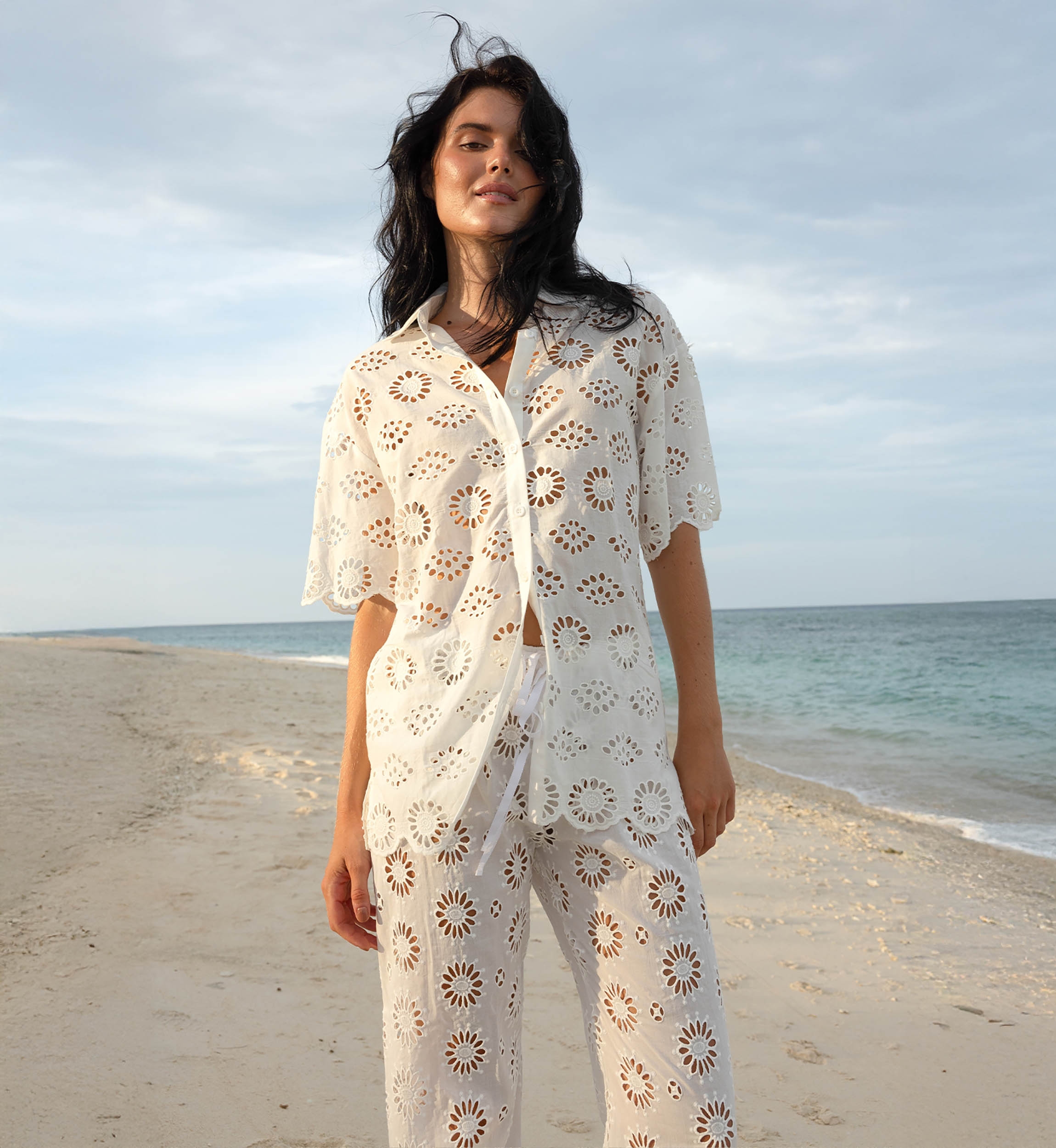 Blusa Mira com bordados ingleses – branca – 100% algodão – Miss June Paris – 1