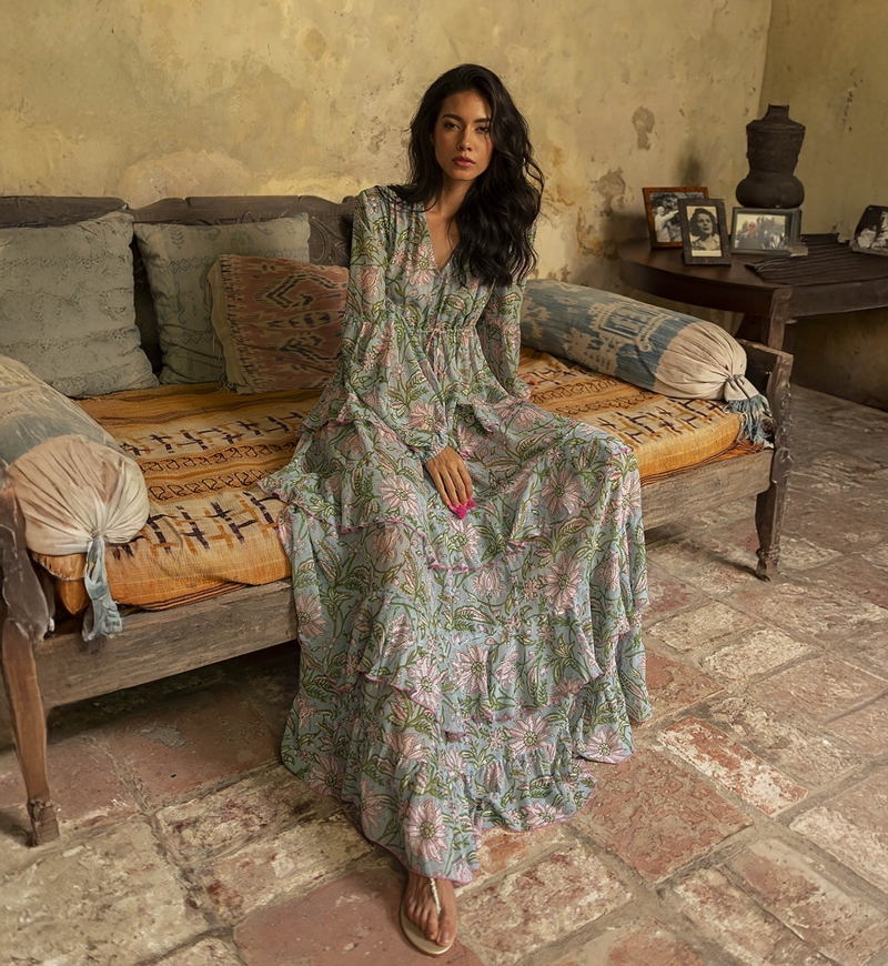 Vestido longo Rosa – Tecido fluido – Estampado floral – Mangas compridas – Miss June Paris – 2