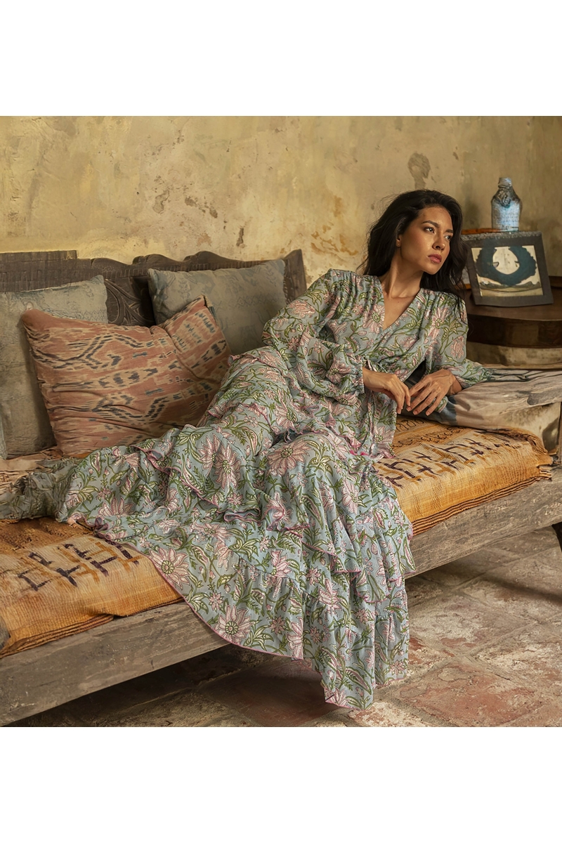Vestido longo Rosa – Tecido fluido – Estampado floral – Mangas compridas – Miss June Paris – 2