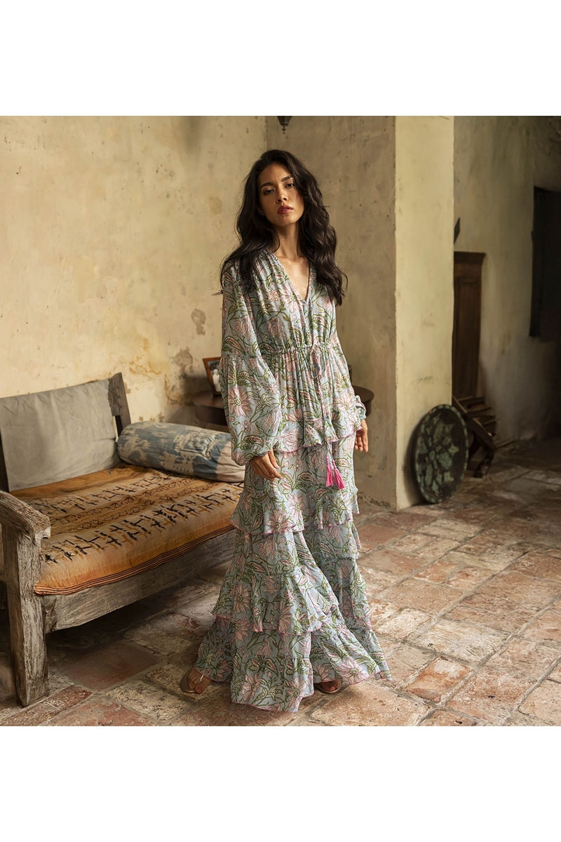 Vestido longo Rosa – Tecido fluido – Estampado floral – Mangas compridas – Miss June Paris – 1