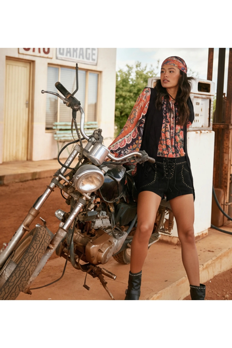 Miss June Paris — Short Cape Ante Negro