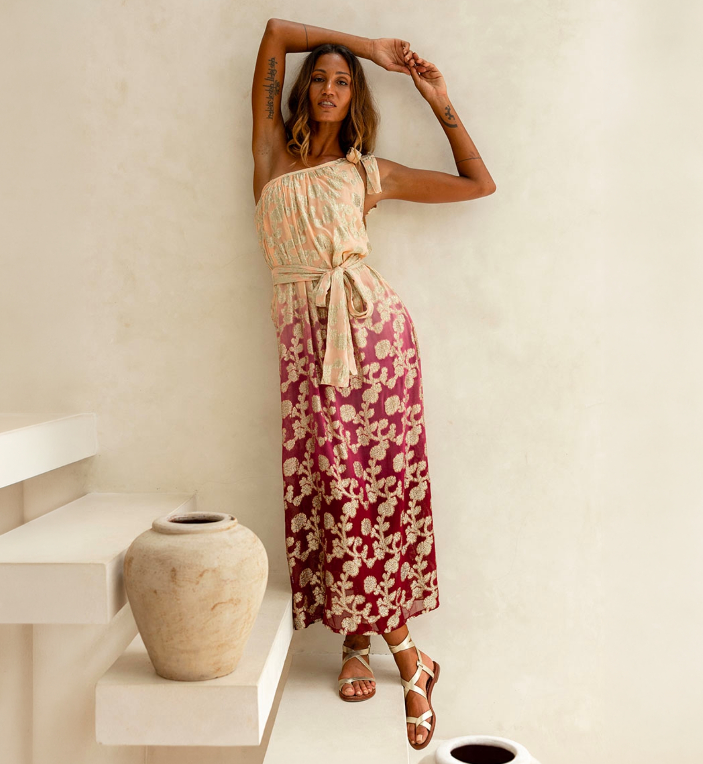 Vestido Euphoria Off Shoulder Burdeos Oro | Miss June Paris