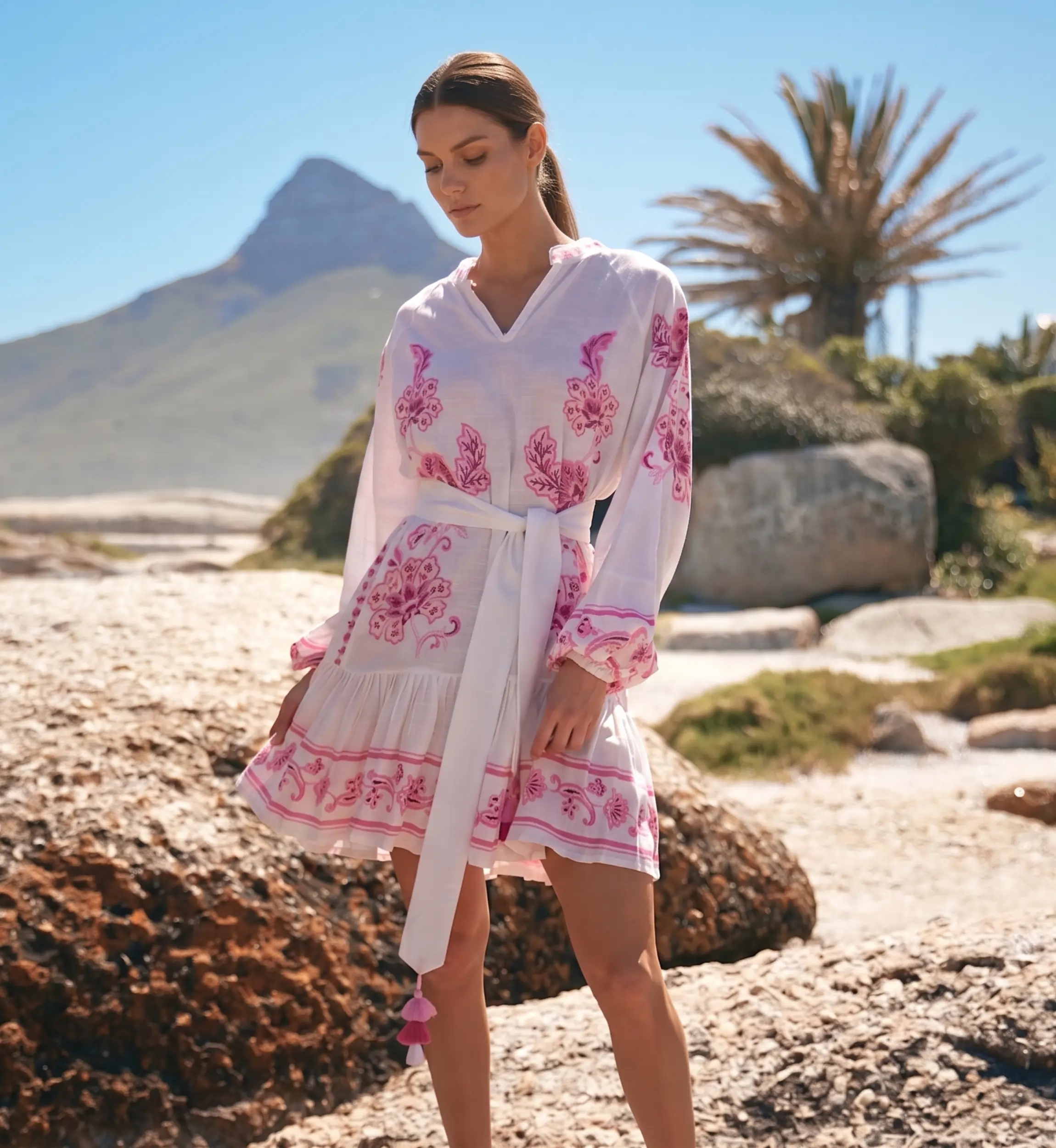 Vestido Curto Anika Motivos Florais - Algodão Rayonne | Miss June Paris