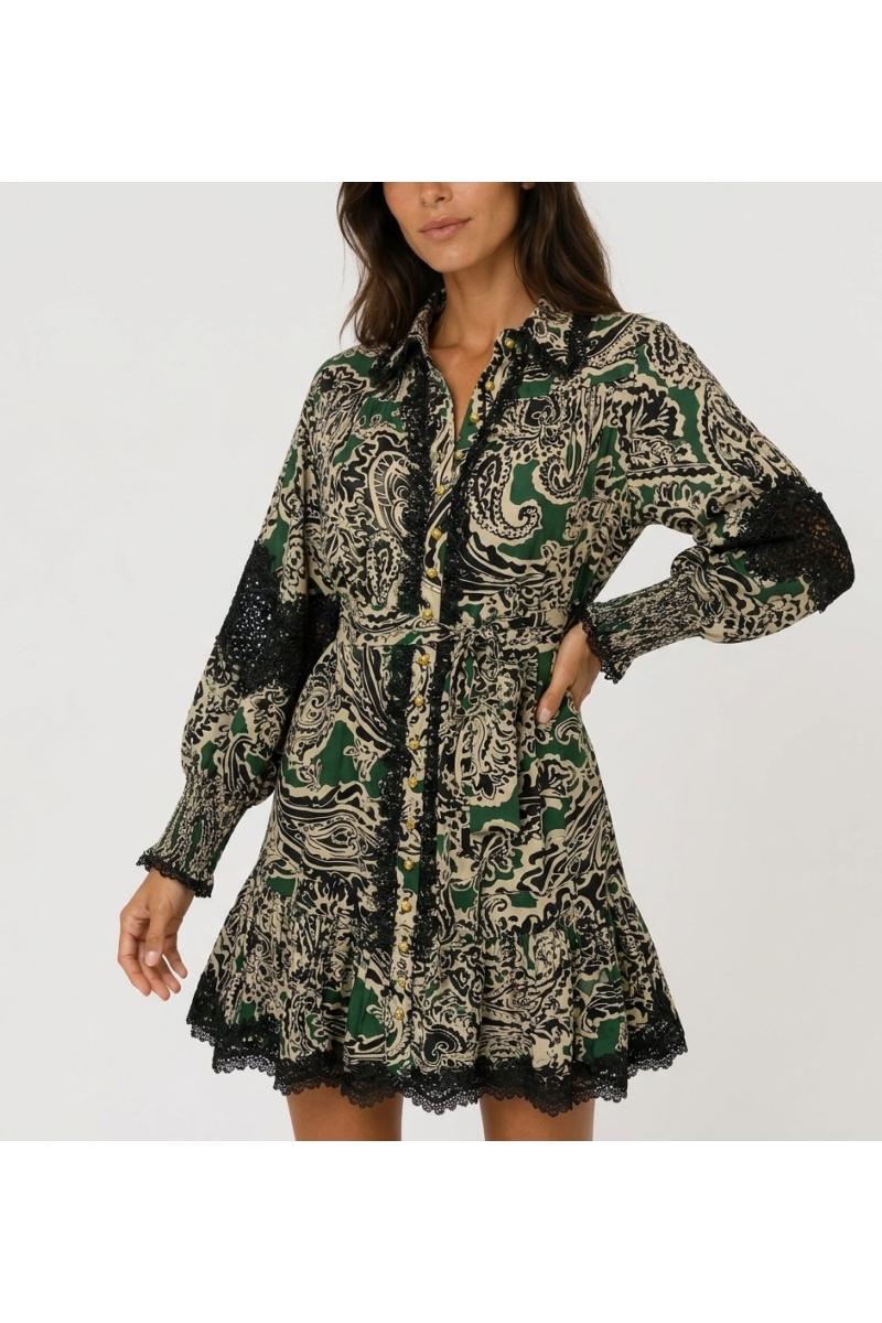 Vestido corto manga larga, cuello, estampado cachemir verde, negro, beige, encaje negro, botones dorados, cintura anudada.