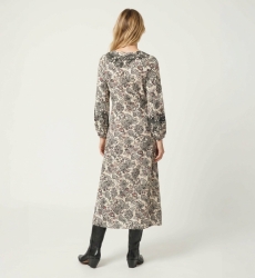 Vestido midi creme, estampa floral preto vermelho, mangas balão 3/4, cintura de amarrar, decote V, vista traseira.
