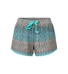Vista frontal de shorts femininos versáteis, design casual e confortável, ideal para o verão.
