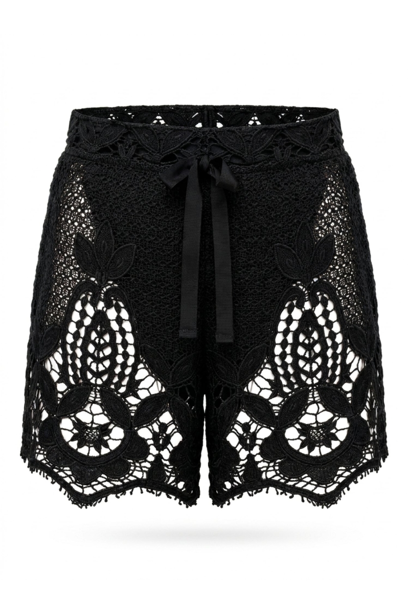 Shorts de ganchillo negros de corte holgado, con intrincados patrones florales y de hojas y cintura con cordón.