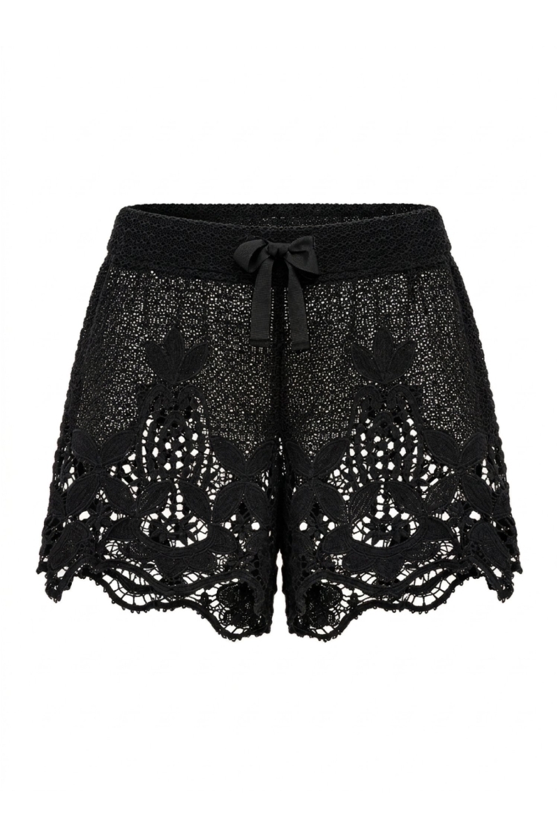 Pantalones cortos de ganchillo negros, ajuste holgado, diseño floral y de hojas, cintura con cordón.