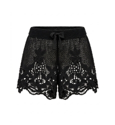Shorts femininos de crochê pretos, caimento solto, detalhes florais e de folhas, cintura com cordão.