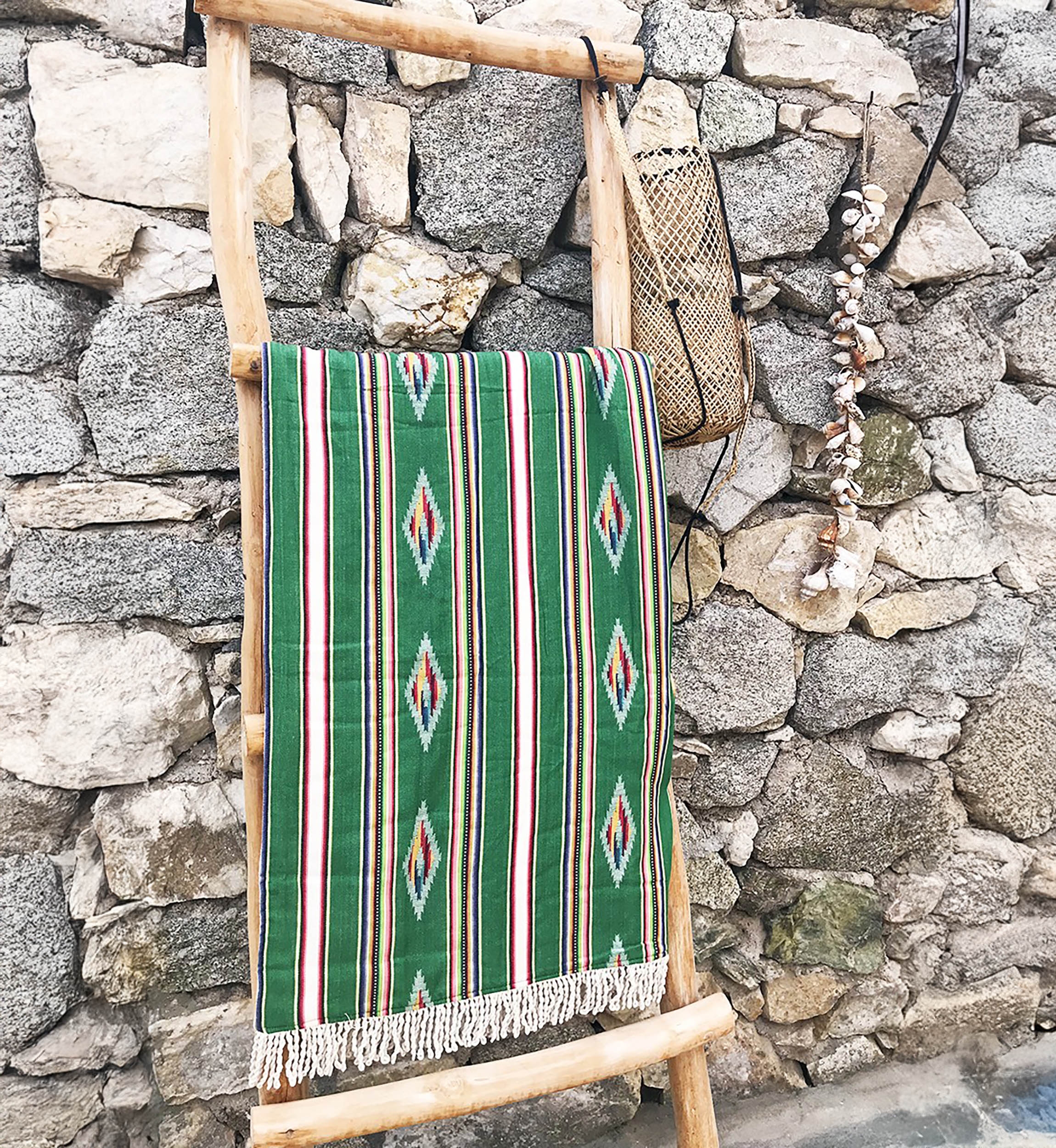 Fouta de Praia Seychelles – verde/amarelo/castanho – estilo boêmio – com franjas – Miss June Paris – 1