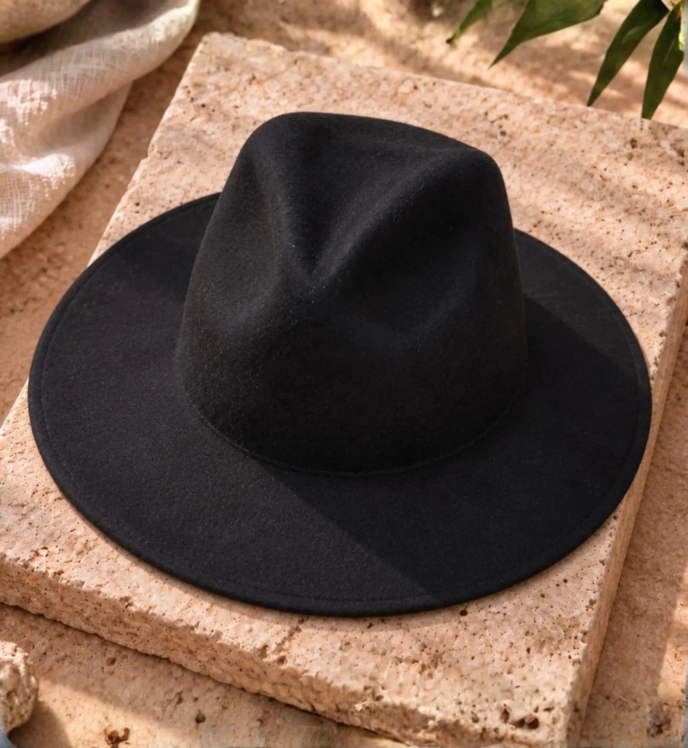 Feutre Black Felt Hat with Wide Brim | Miss June Paris