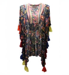 Caftan curto Coconut – Azul-marinho – Pompom multicolorido – Tecido leve – Manga curta – Boêmio – Miss June Paris – 4