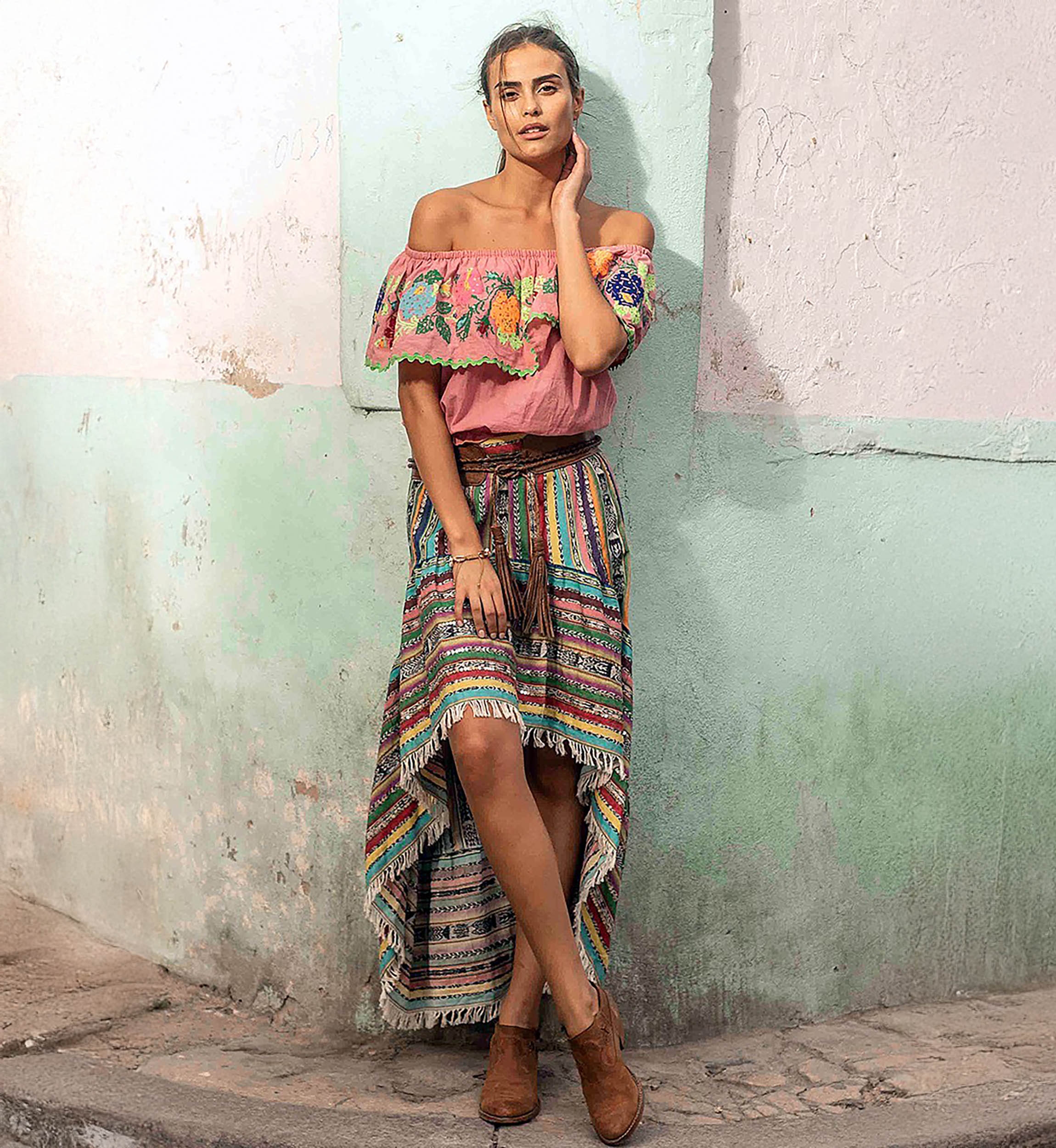 Top con hombros descubiertos Chiquita – Motivo floral bordado – Estilo bohemio – Miss June Paris – 1