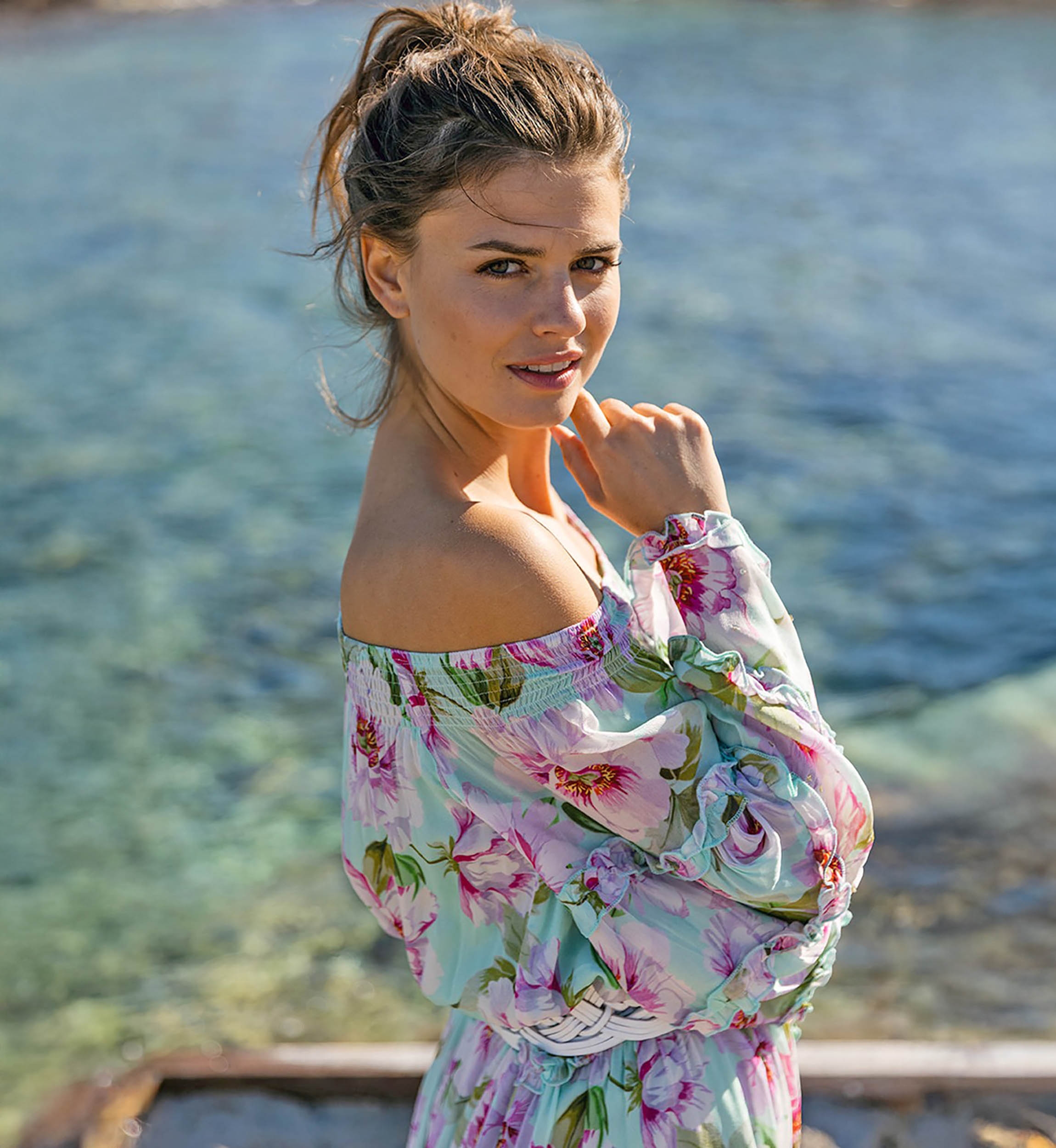 Vestido curto Fleur – Manga longa – Ombros à mostra – Floral – Miss June Paris – 3