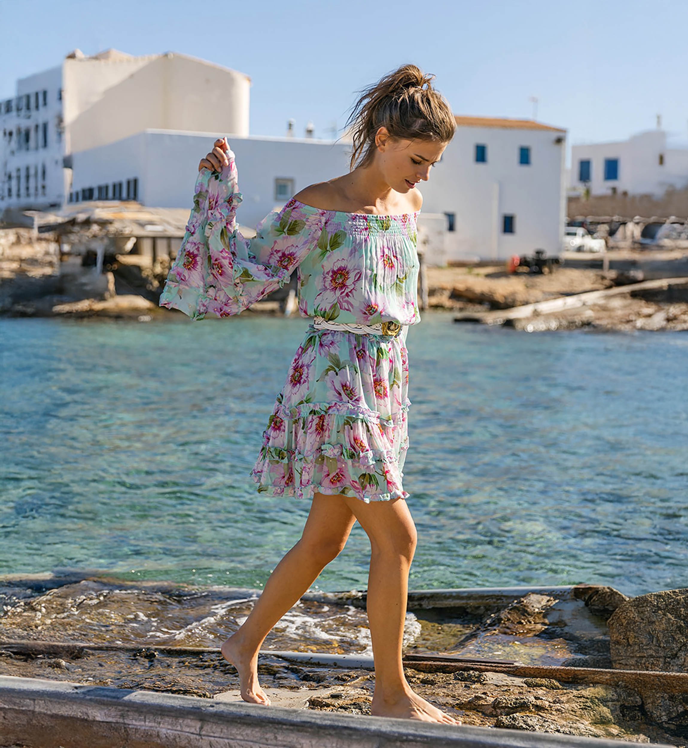 Vestido curto Fleur – Manga longa – Ombros à mostra – Floral – Miss June Paris – 1