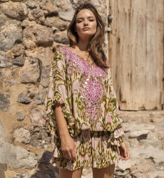 Mini robe FRESH: cor caqui/rosa - peitilho decorado - bordados - manga longa boêmia - Miss June Paris - 1