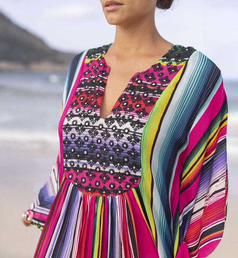 Kaftan Longo Waves - Listras Coloridas - Peitoral Decorado - Mangas Longas - Miss June Paris - 4