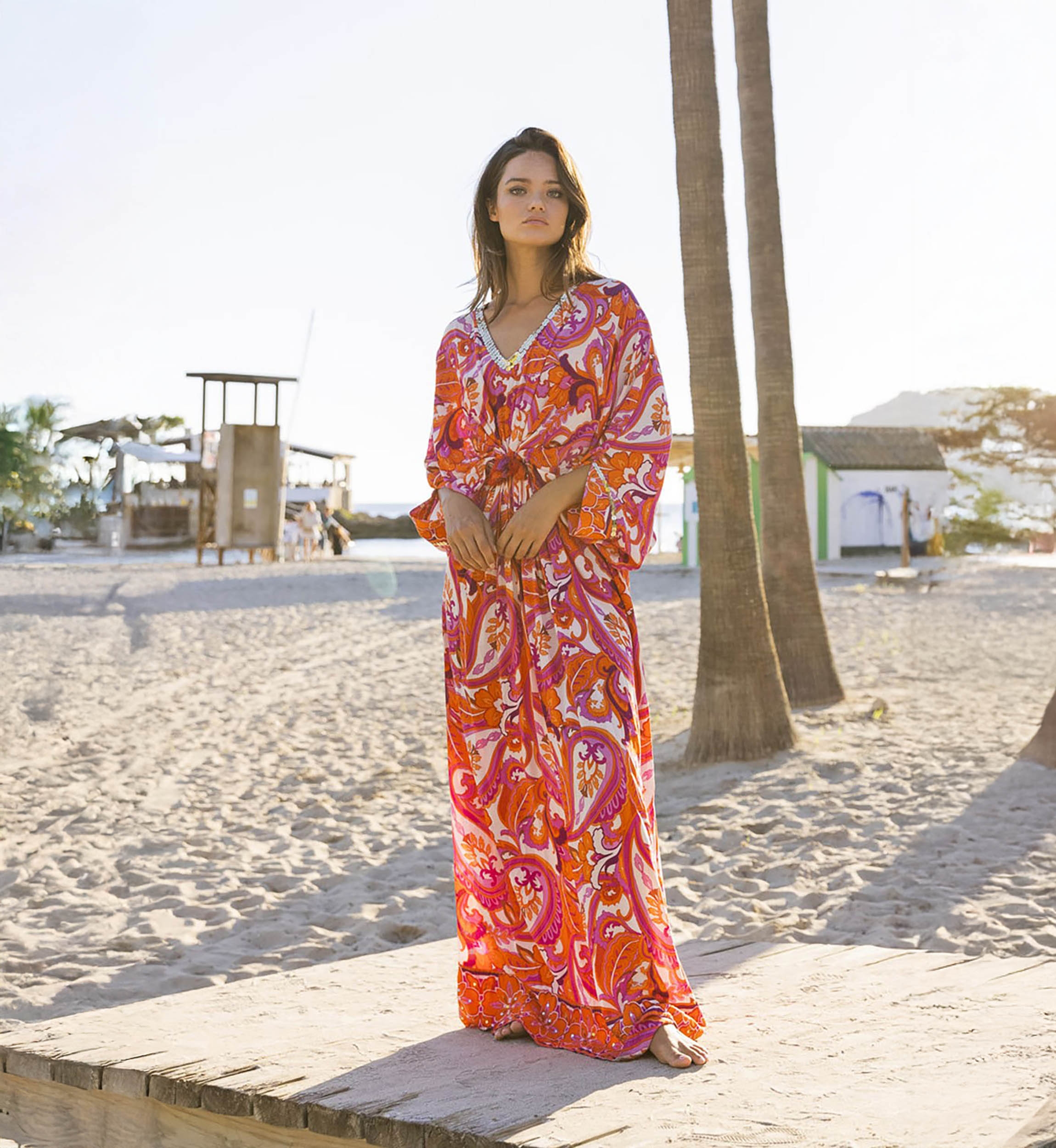 Vestido Longo Emmy - Rosa/Laranja - Estampa Paisley - Mangas Longas - Com Lantejoulas - Miss June Paris - 2