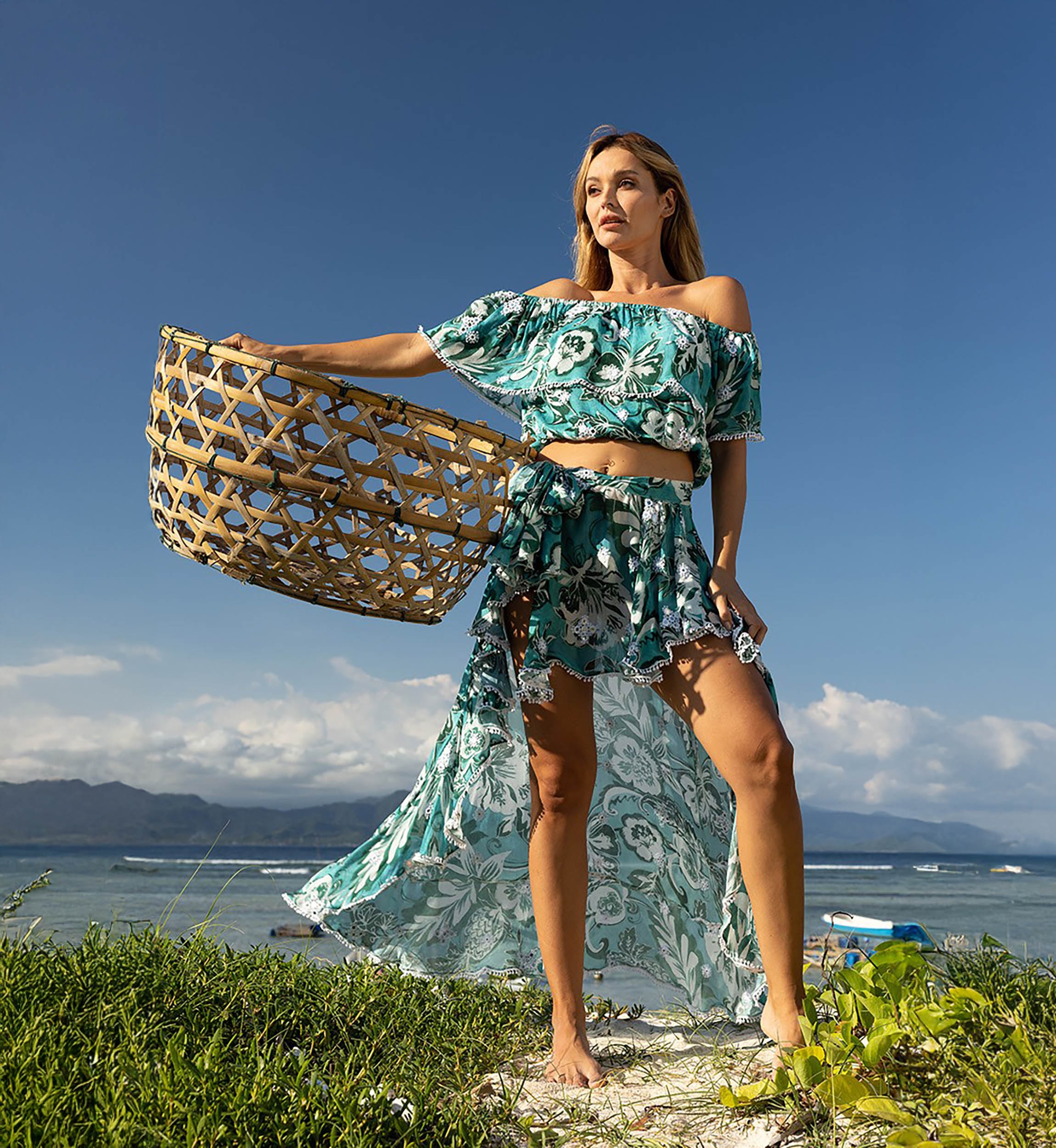 Top de Ombros Descobertos Thea – verde – estampa floral branca – estilo boêmio – Miss June Paris – 3