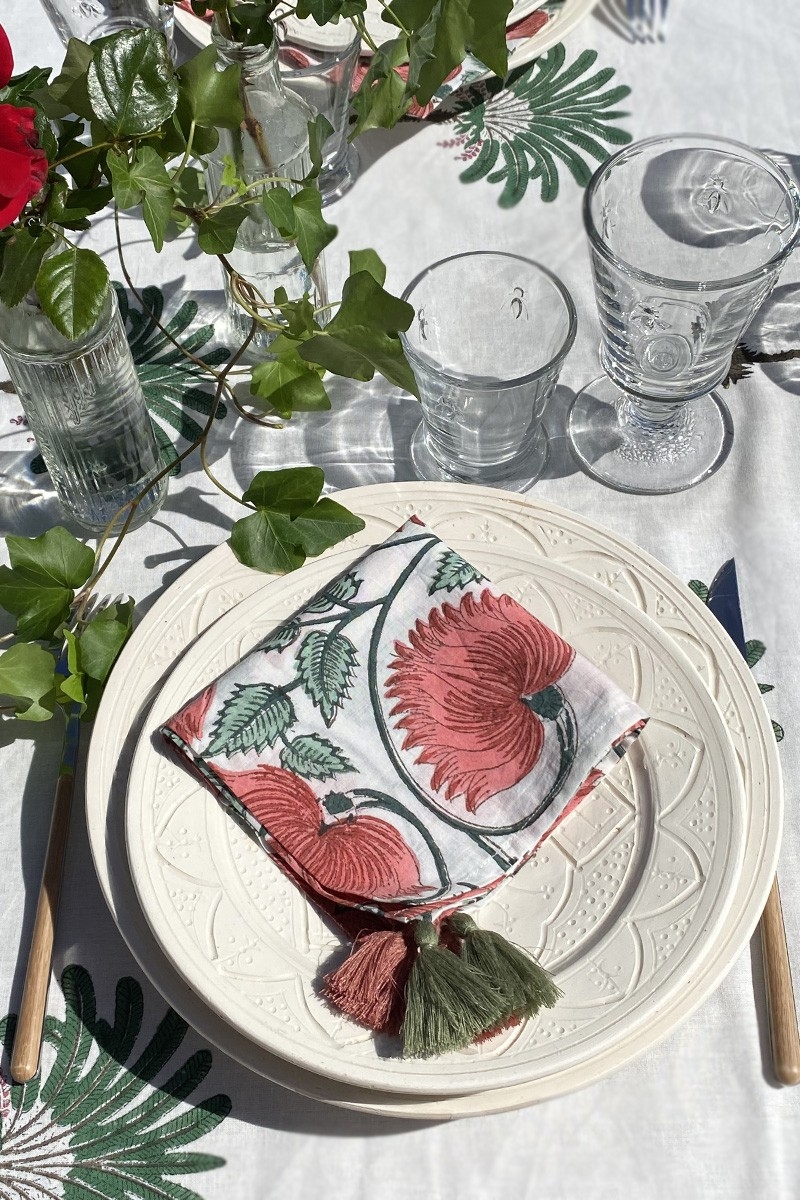 Toalha de Mesa Imperial Lotus (Conjunto de 2) – verde/rosa – design floral boêmio – Jardim Botânico – Miss June Paris – 2