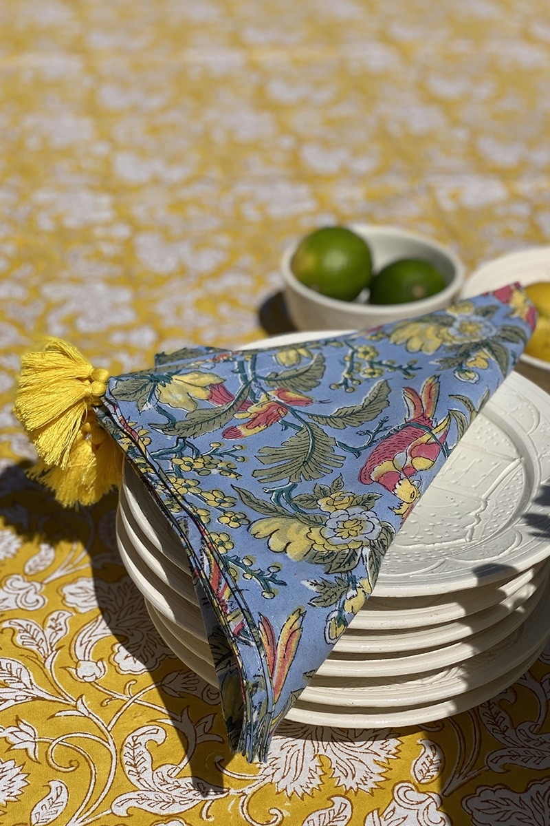 Guardanapos Blue Birds (Conjunto de 2) – azul/amarelo/vermelho – design floral boêmio – Jardim Botânico – Miss June Paris – 2