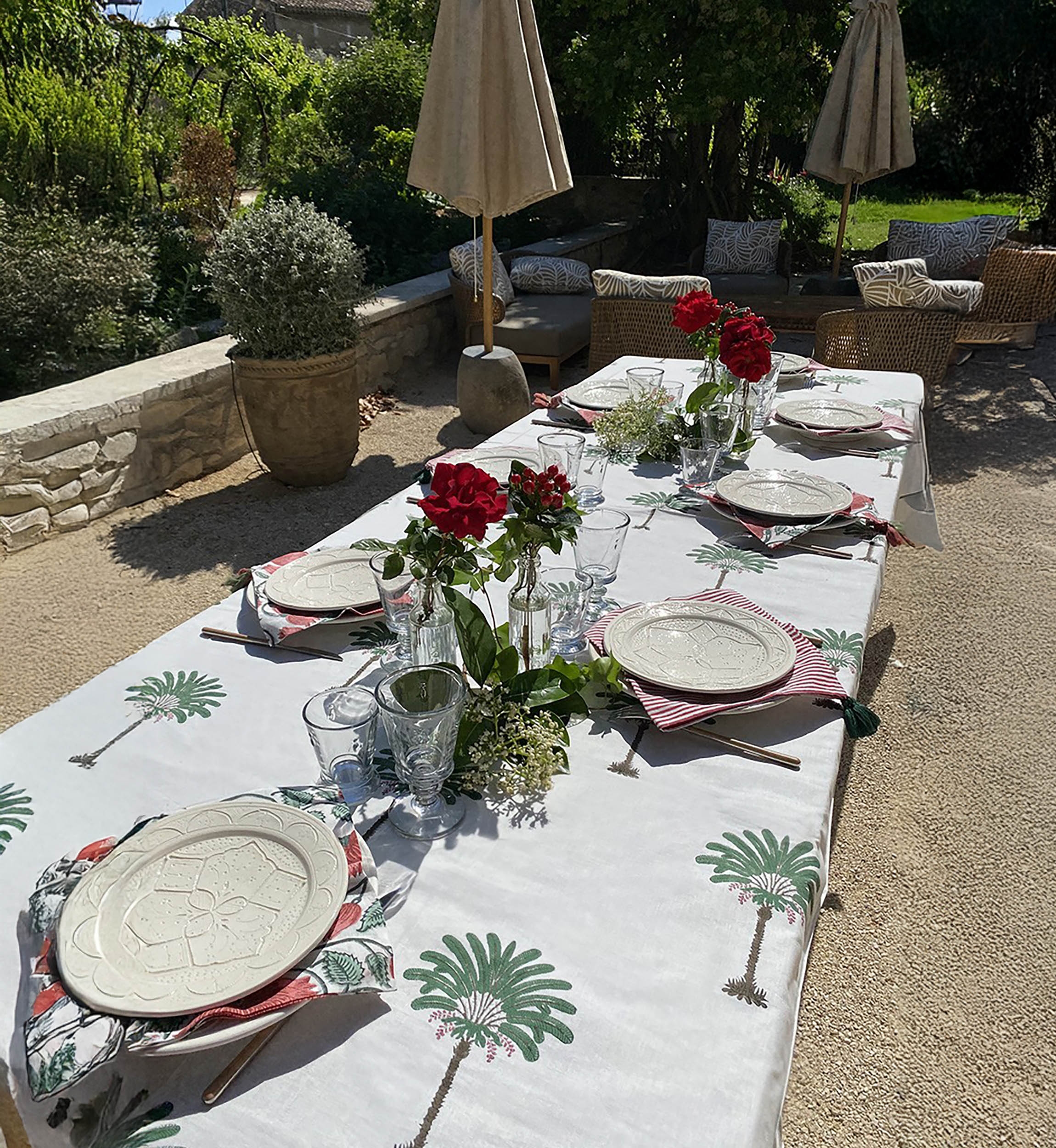 Toalha de mesa Island Green – branco/verde – palmeiras – 100% algodão – boho chic – Jardim Botânico – Miss June Paris – 2