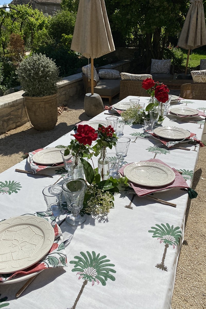 Toalha de mesa Island Green – branco/verde – palmeiras – 100% algodão – boho chic – Jardim Botânico – Miss June Paris – 2
